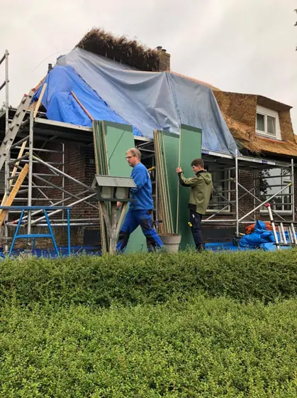 Dakrenovatie van rieten dak door Klusbedrijf Wajer, foto 8 van 11