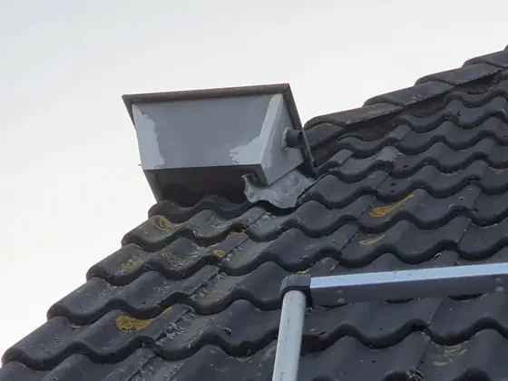 Onderhoud aan dakgoten en dakkapel Wilsum door Klusbedrijf Wajer, foto 2 van 4